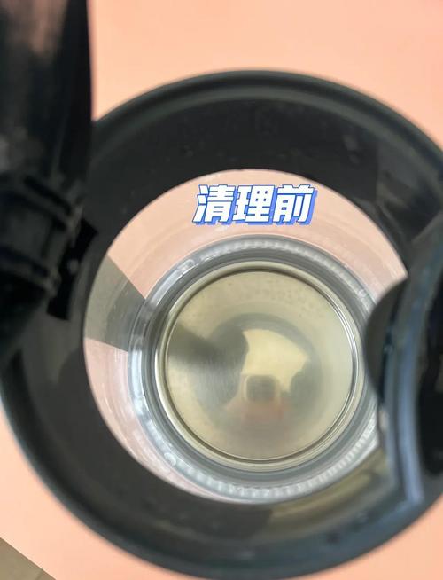 电热水壶水垢结块？白醋 + 鸡蛋壳去除术​