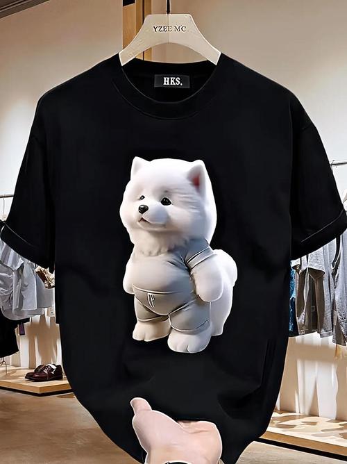 旧 T 恤改造成宠物衣服，可爱又合身的设计​