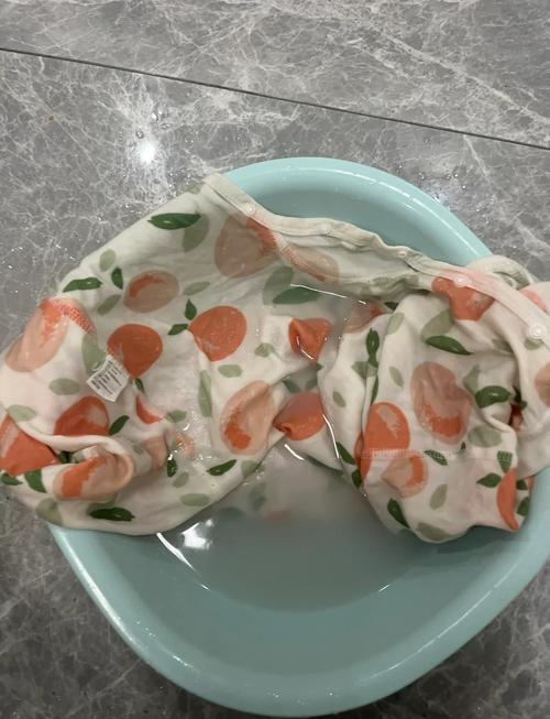 衣服上的杨梅渍怎么去除？巧妙方法不伤衣​