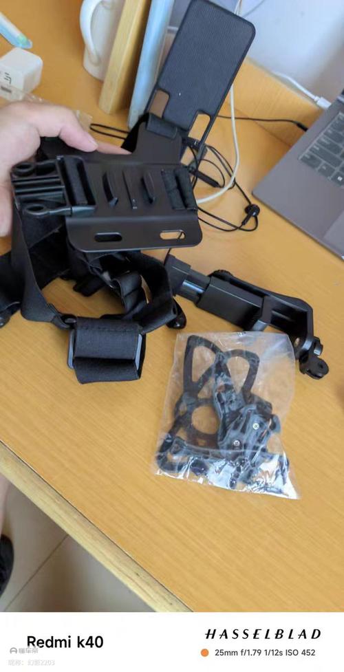 旧内衣肩带改造手机支架,低成本实用小工具