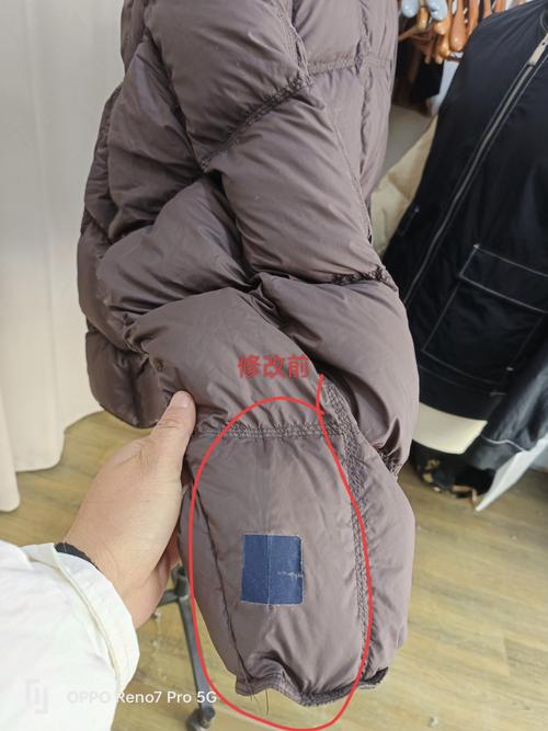 羽绒服袖口磨损？旧袜子改造护腕超实用​