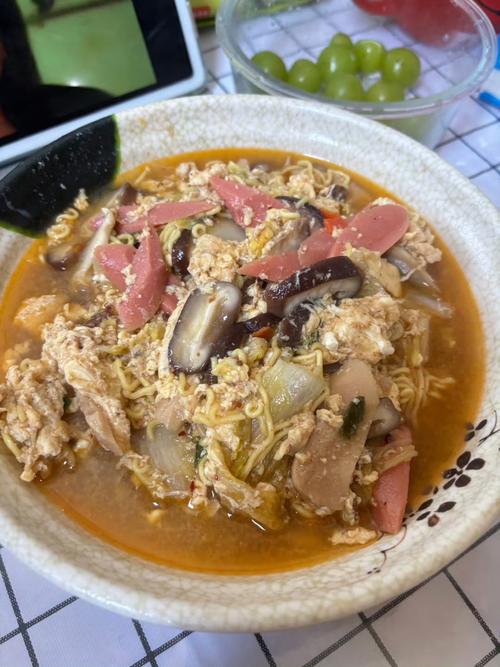 吃泡面加鸡蛋更营养？搭配误区与建议​