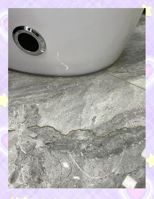 浴室瓷砖霉斑？这样擦立马消失