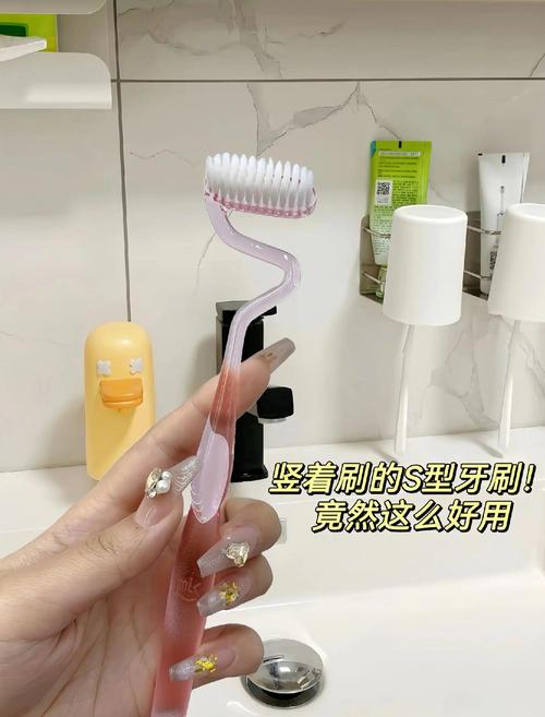 旧牙刷清洁水槽缝隙:比刷子更精准