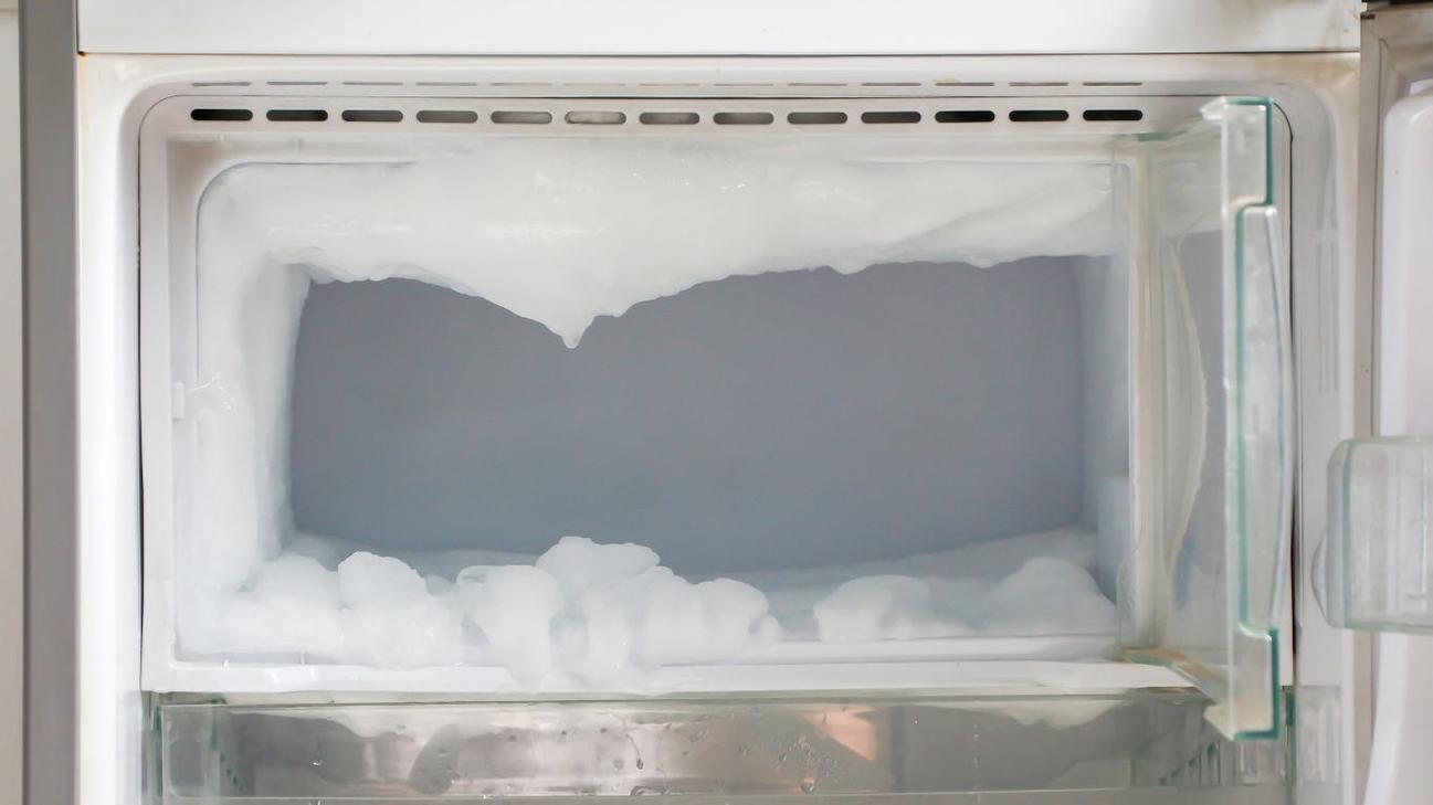 冰箱冷冻室结冰太厚？塑料卡片除冰超轻松​