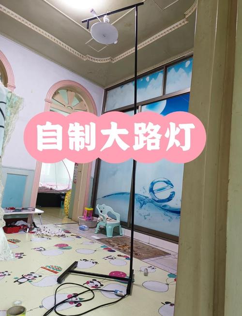 旧衣架清洁吊灯，不用爬高超安全