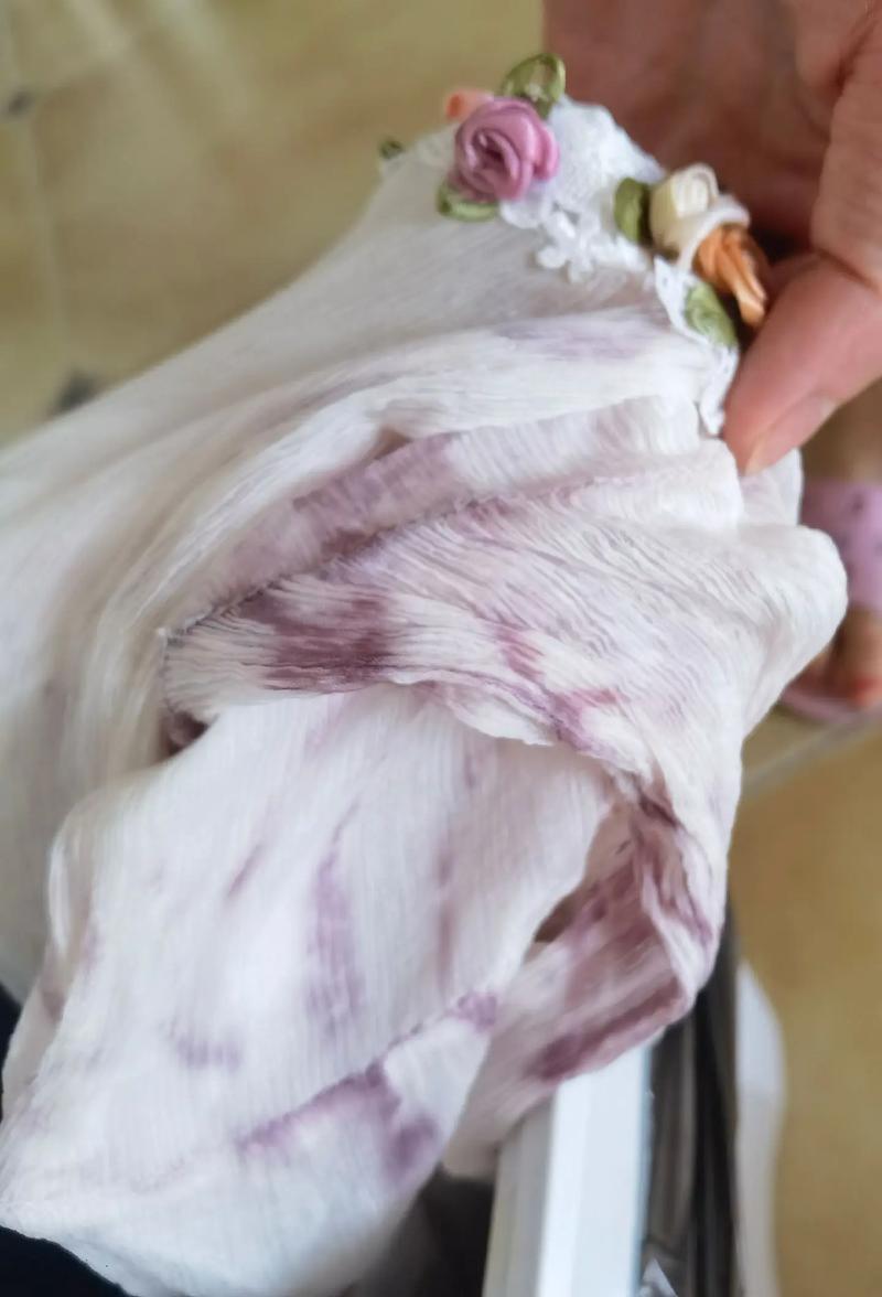 新衣服掉色严重？盐水浸泡有奇效