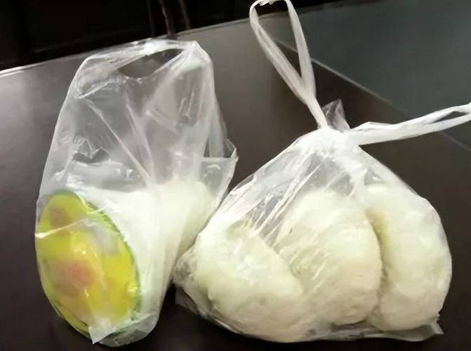 塑料袋密封食物加纸吸潮？7天对比