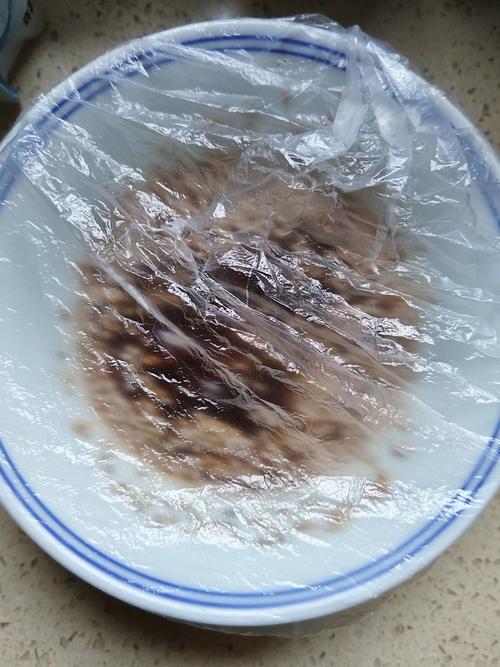 正确使用保鲜膜：这3类食物要避开