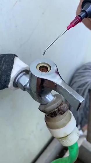 智能门锁应急钥匙保养？防锈润滑剂涂抹