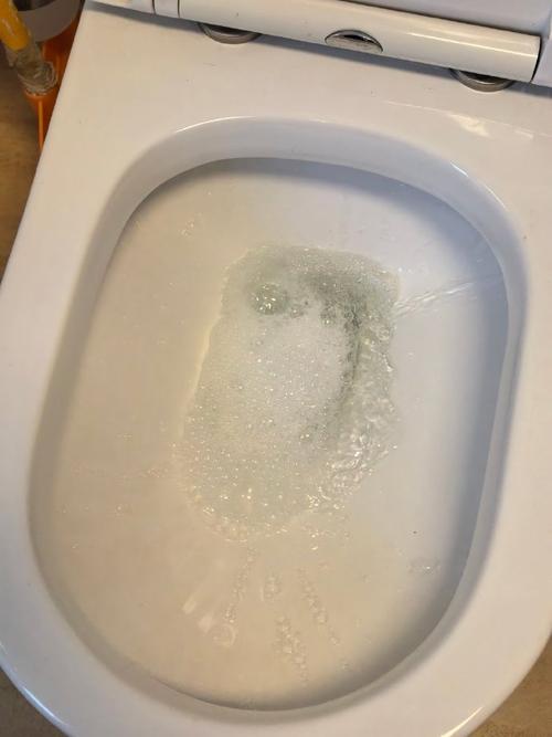 过期沐浴露用途!清洗洗衣盆
