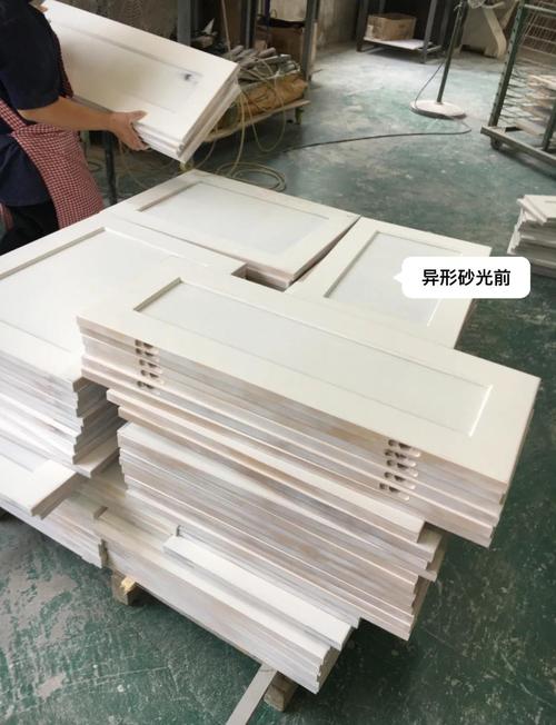 实木家具虫蛀修复?硼砂溶液渗透处理
