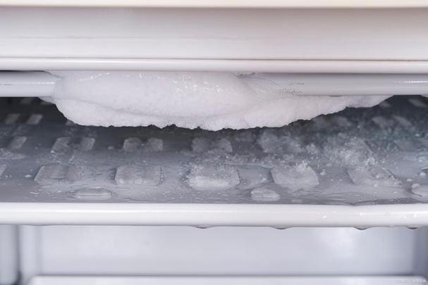 冰箱除霜？热水盆加速融化！